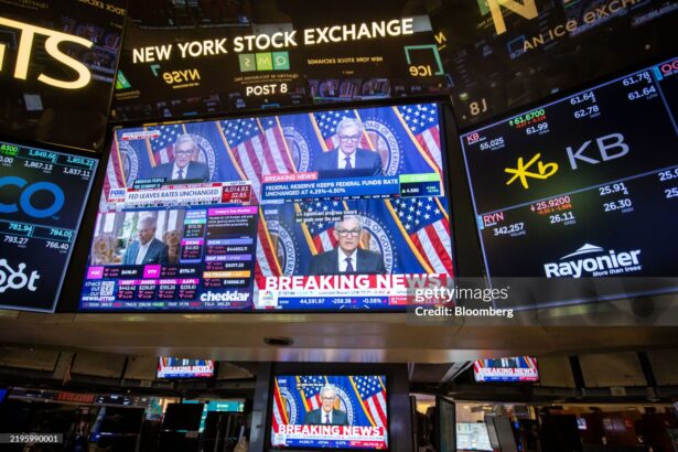 Television stations broadcast Jerome Powell, chairman of the US Federal Reserve, speaking after a Federal Open Market Committee (FOMC) meeting on the floor of the New York Stock Exchange (NYSE) in New York, US, on Wednesday, Jan. 29, 2025. Federal Reserve officials held interest rates steady, pausing to assess the inflation outlook following a string of rate reductions last year. Photographer: Michael Nagle/Bloomberg via Getty Images